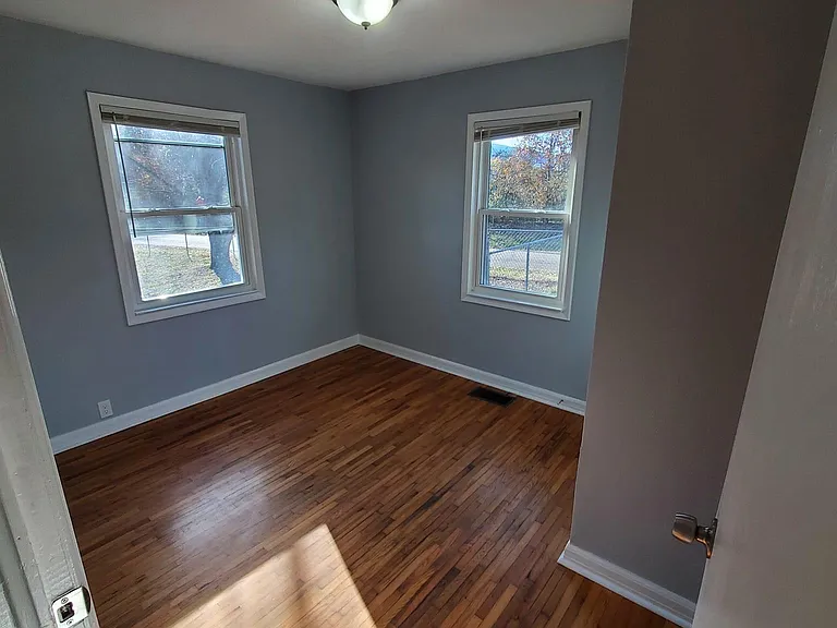 252 S Moss Ave — Photo 8