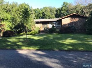 28 4th St, Closter, NJ 07624