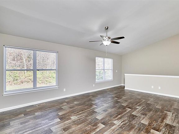 3rd image of 260 Gardenia Dr