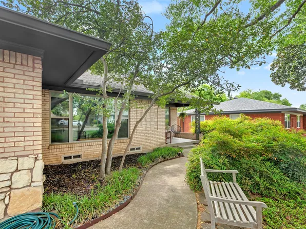 8030 Hunnicut Rd, Dallas, TX 75228