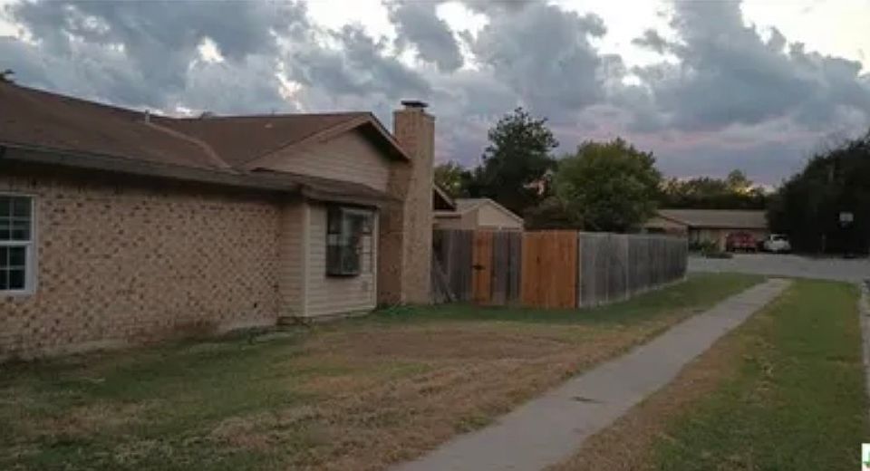 2nd image of 2401 Carnation Dr