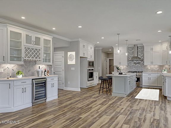 2nd image of 849 Naryshkin Way