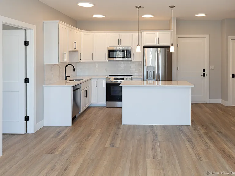 300 Harbour Close #B-34 — Photo 9