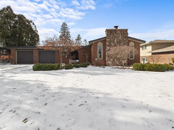 8134 Oakwood Ave, Munster, IN 46321