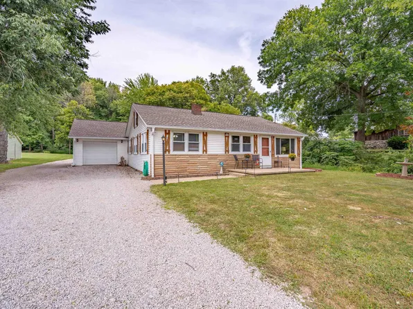 8388 Edgewood Dr, Newburgh, IN 47630