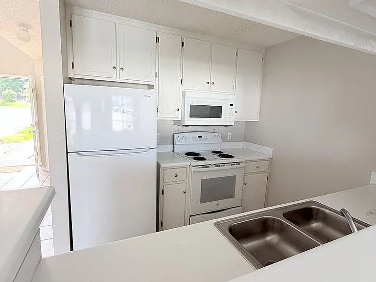 114 Baldwin Dr — Photo 5