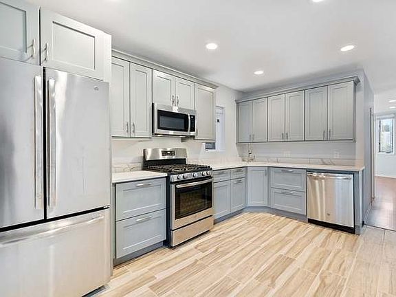 4th image of 1746 W Cornelia Ave #1