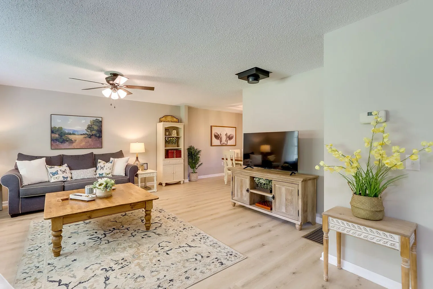 5 bed, 3.0 bath, 3089 sqft, $3,964 — Photo 2