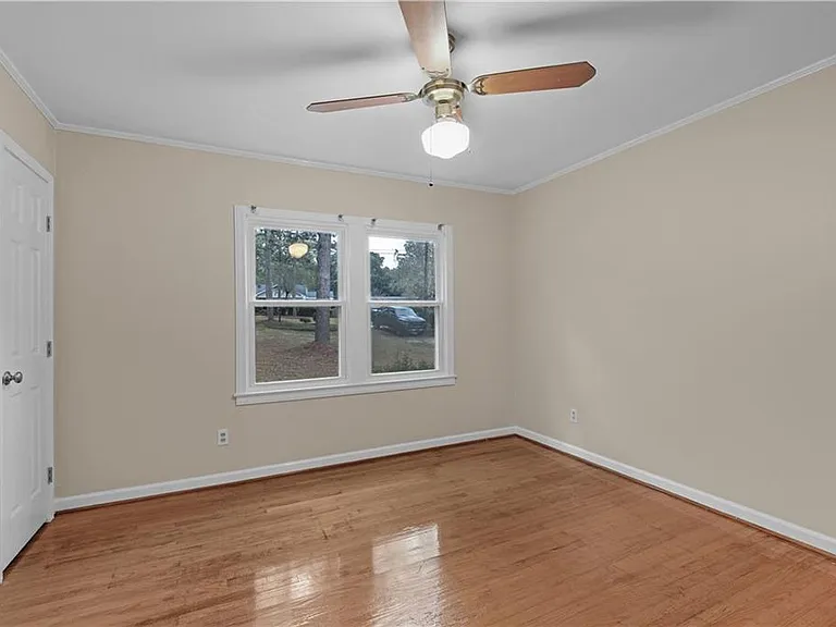 424 Byron Ave E — Photo 11