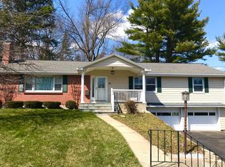 20 Braeburn Rd, West Hartford, CT 06107