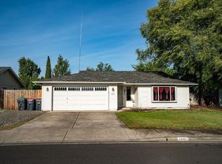 2432 Temple Dr, Medford, OR