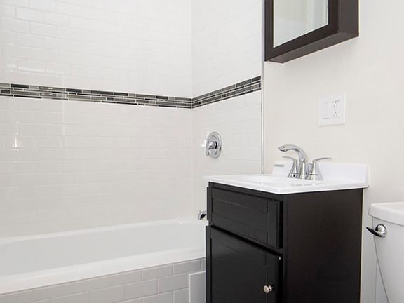 3rd image of 1415-1417 W Hutchinson St #15-3
