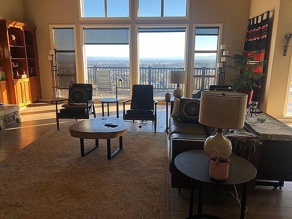 view/ spacious living room