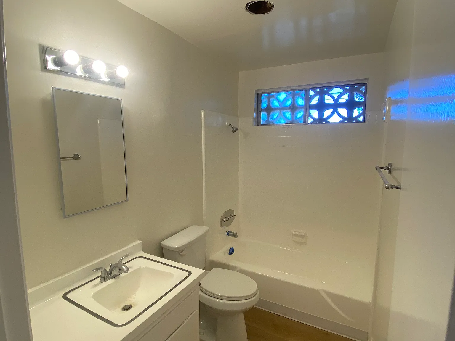 2 bed, $2,350 — Photo 4