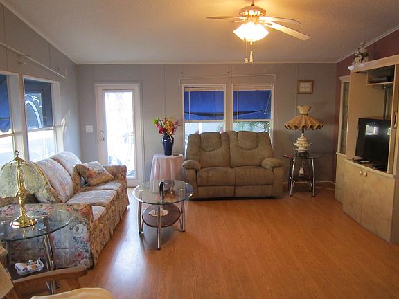 Living Room Laminate Flat TV