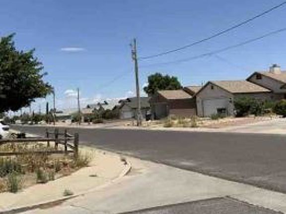Exterior Neighborhood (street photo)