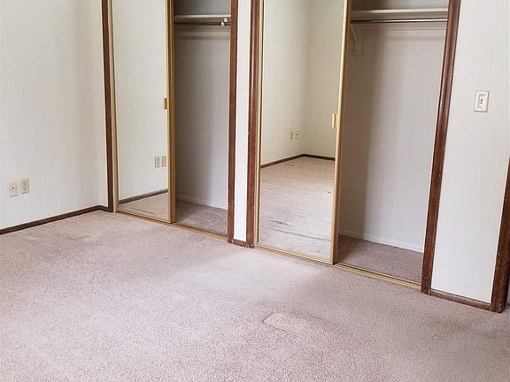 3rd image of 2415 Arlington Pl