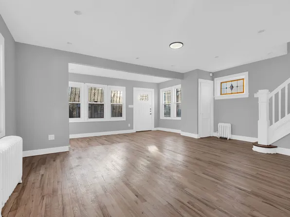 119-73 Merrill Street image 3 of 11