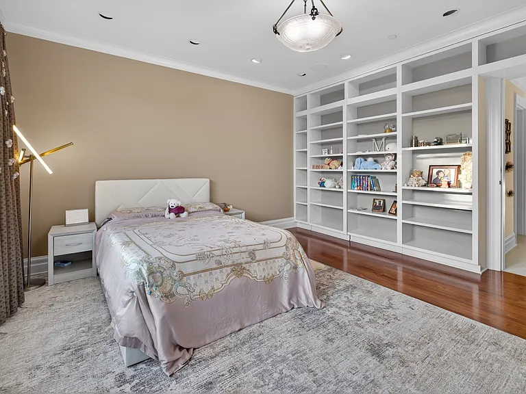 10419 NE 53rd St — Photo 34