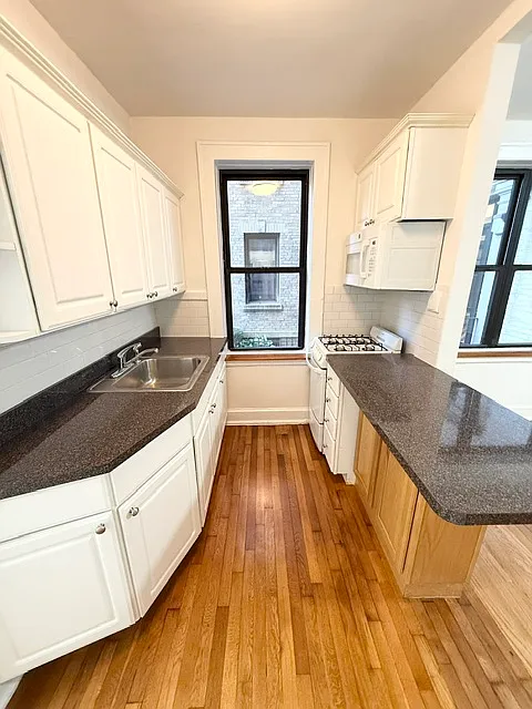 21-36 Crescent Street — Photo 1