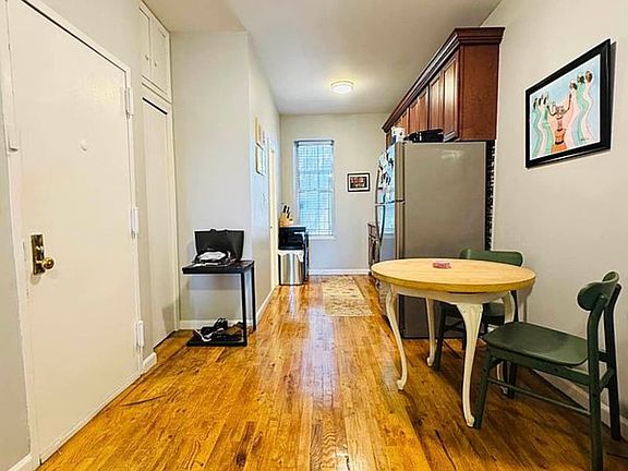 3rd image of 667 Henry St APT 2R