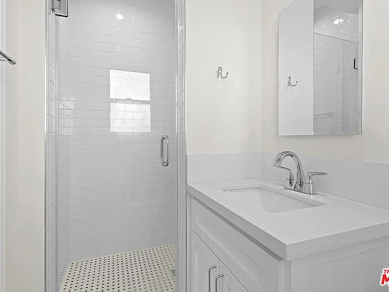 345 N Sycamore Ave #349 — Photo 22