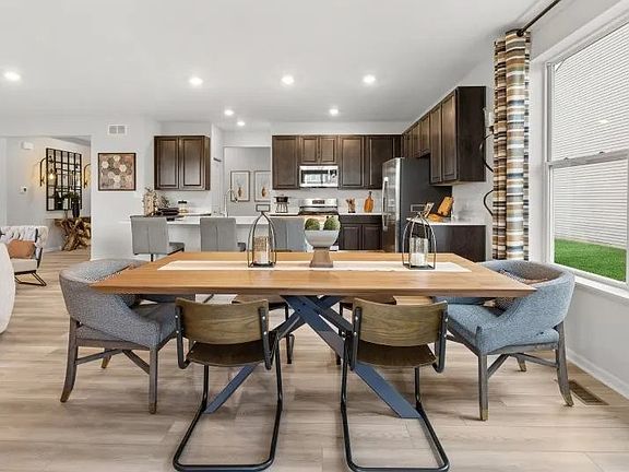 5th image of 11087 Thomas St