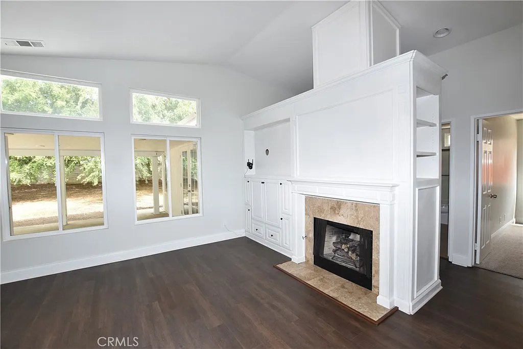 4 bed, 1234 sqft, $2,950 — Photo 4