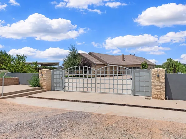 33 N Estrellas Rd, Santa Fe, NM 87507