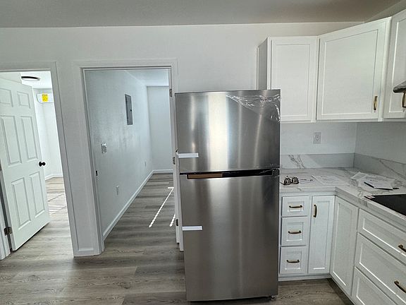 5th image of 218 W 3rd St APT 1