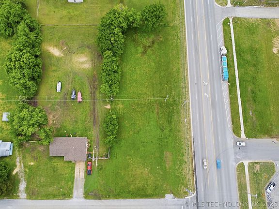 4th image of 2001 Angus Dr N