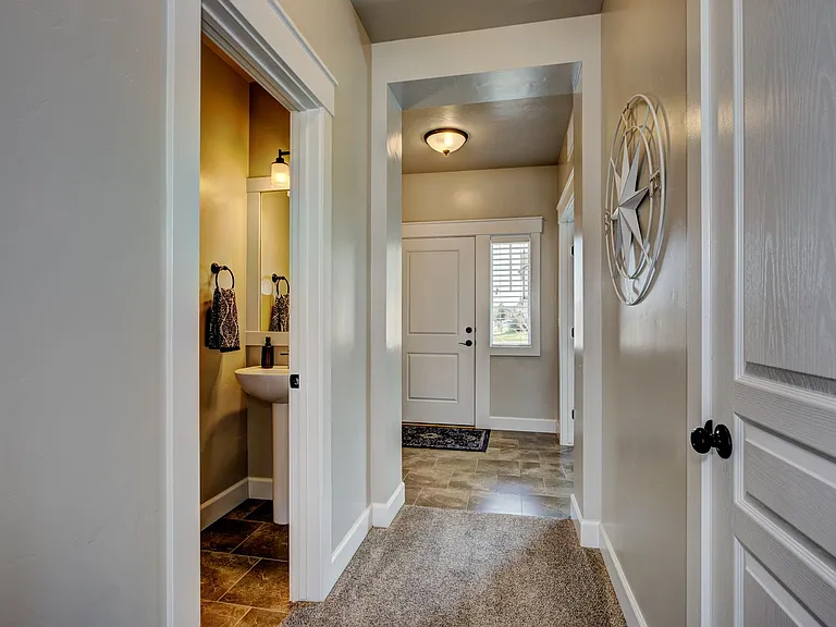 2580 E Blackstone Dr — Photo 4