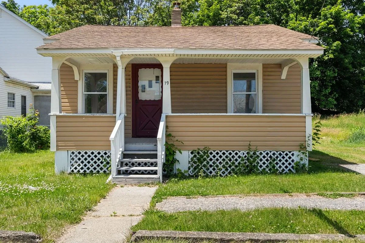 2 bed, 1.0 bath, 768 sqft, $2,300 — Photo 1