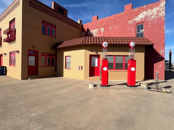 224 S Main St, Hennessey, OK 73742