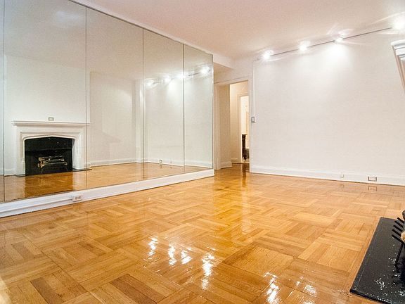 5th image of 150 W 58th St APT 6B