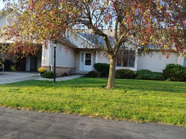 830 Oak Cove Dr, Fostoria, OH 44830