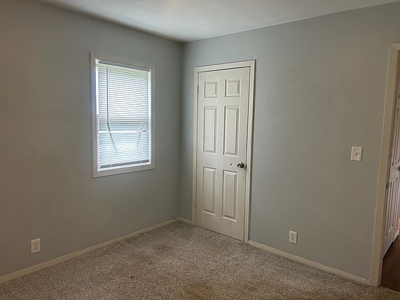 4th image of 1113 E 10th St
