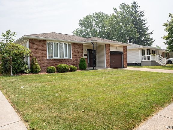 4th image of 17 Mayberry Dr E