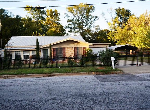 2nd image of 109 Oakhurst Dr