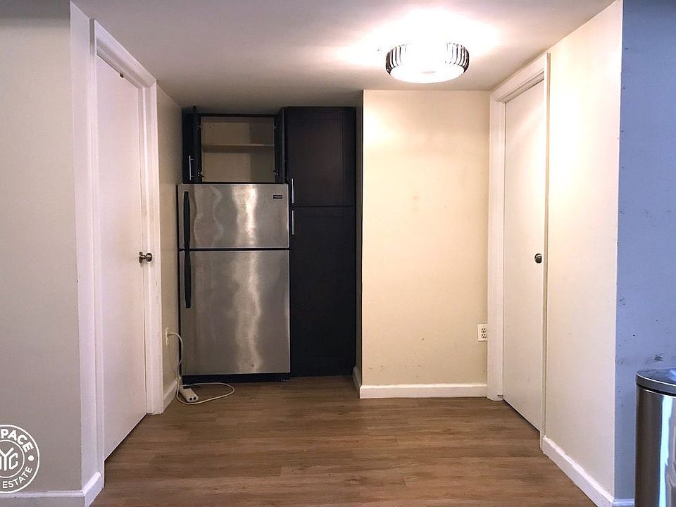 2nd image of 20 Crooke Ave APT Ba