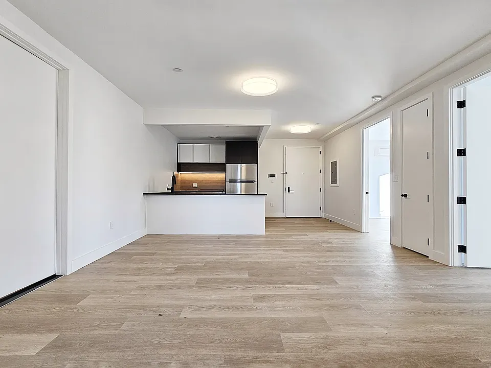 137 Frost St #2D
