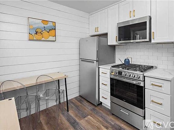 2nd image of 21 Standish Rd APT 1