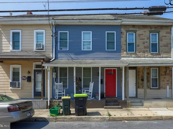 250 S Charlotte St, Manheim, PA 17545