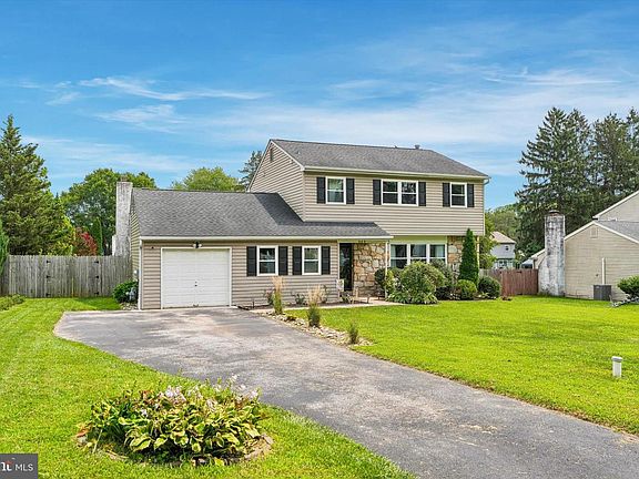 3rd image of 609 Norma Dr