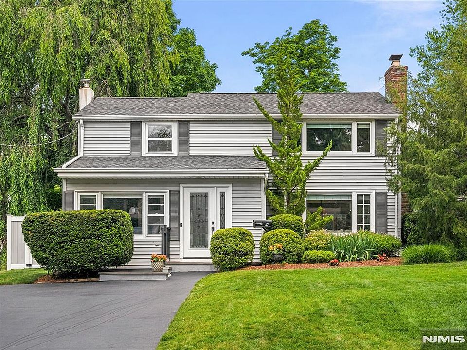 1st image of 47 W Saddle River Rd