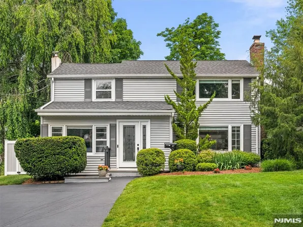 47 W Saddle River Rd, Waldwick, NJ 07463