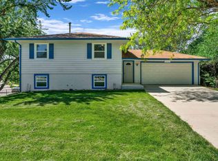 3225 SW Skyline Dr W, Topeka, KS 66614