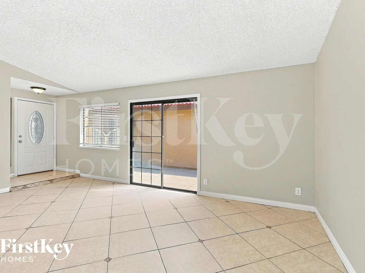 3 bed, 2.0 bath, 1180 sqft, $1,635 — Photo 4
