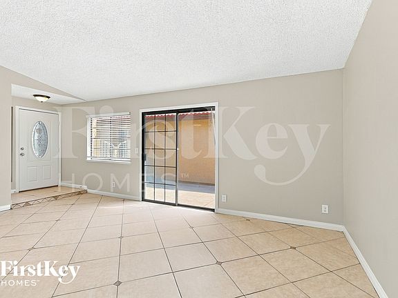 4th image of 1809 Yellow Rose St