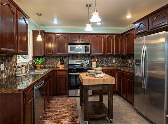 3rd image of 1049 Aquavit St